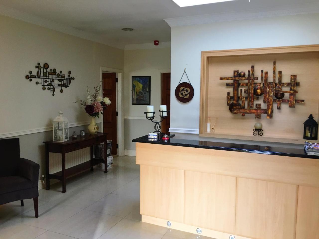Abbeyvilla Guesthouse Room Only อาแดร์ ภายนอก รูปภาพ