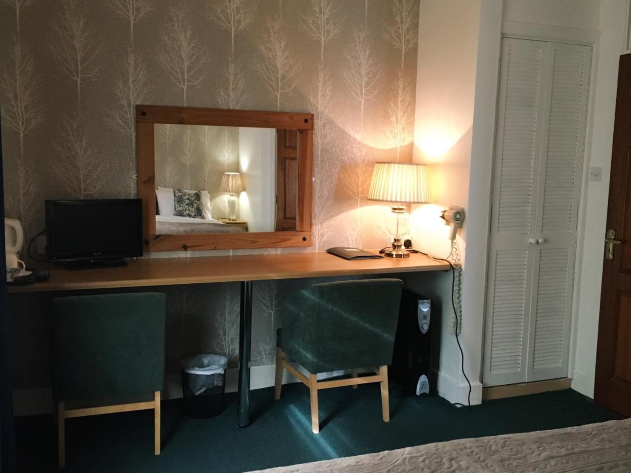 Abbeyvilla Guesthouse Room Only อาแดร์ ภายนอก รูปภาพ