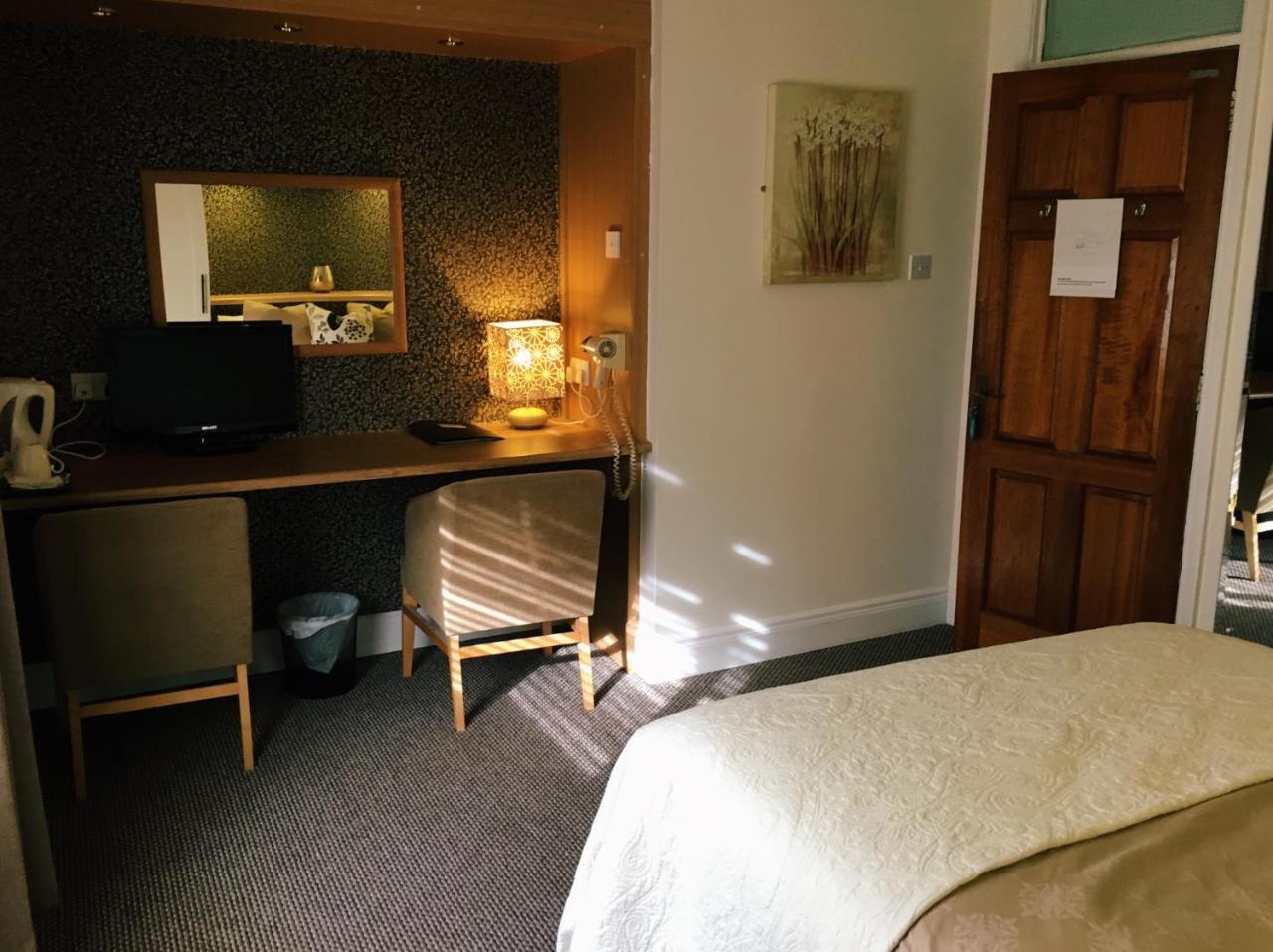 Abbeyvilla Guesthouse Room Only อาแดร์ ภายนอก รูปภาพ